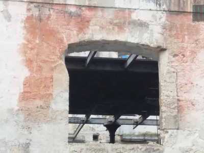 All�interno sono presenti delle impalcature, poste probabilmente nel 2008, quando come detto si pens� di riutilizzare l�ex filanda per realizzare loft